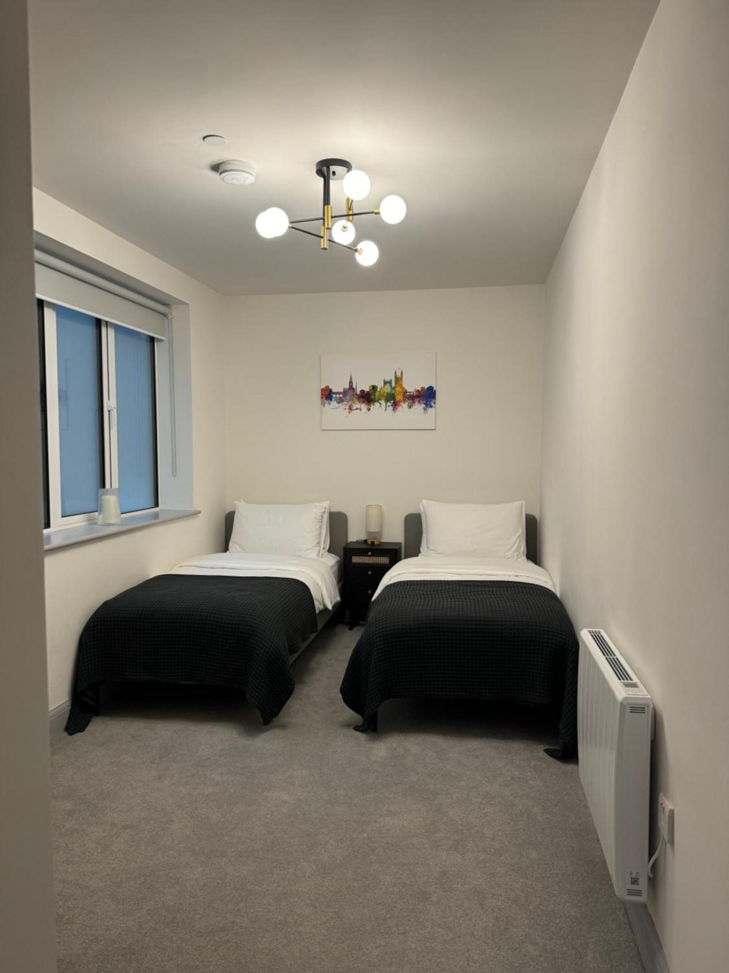 Haus Of Sulis, City Centre Apartment With Lift Access Bath Exterior foto