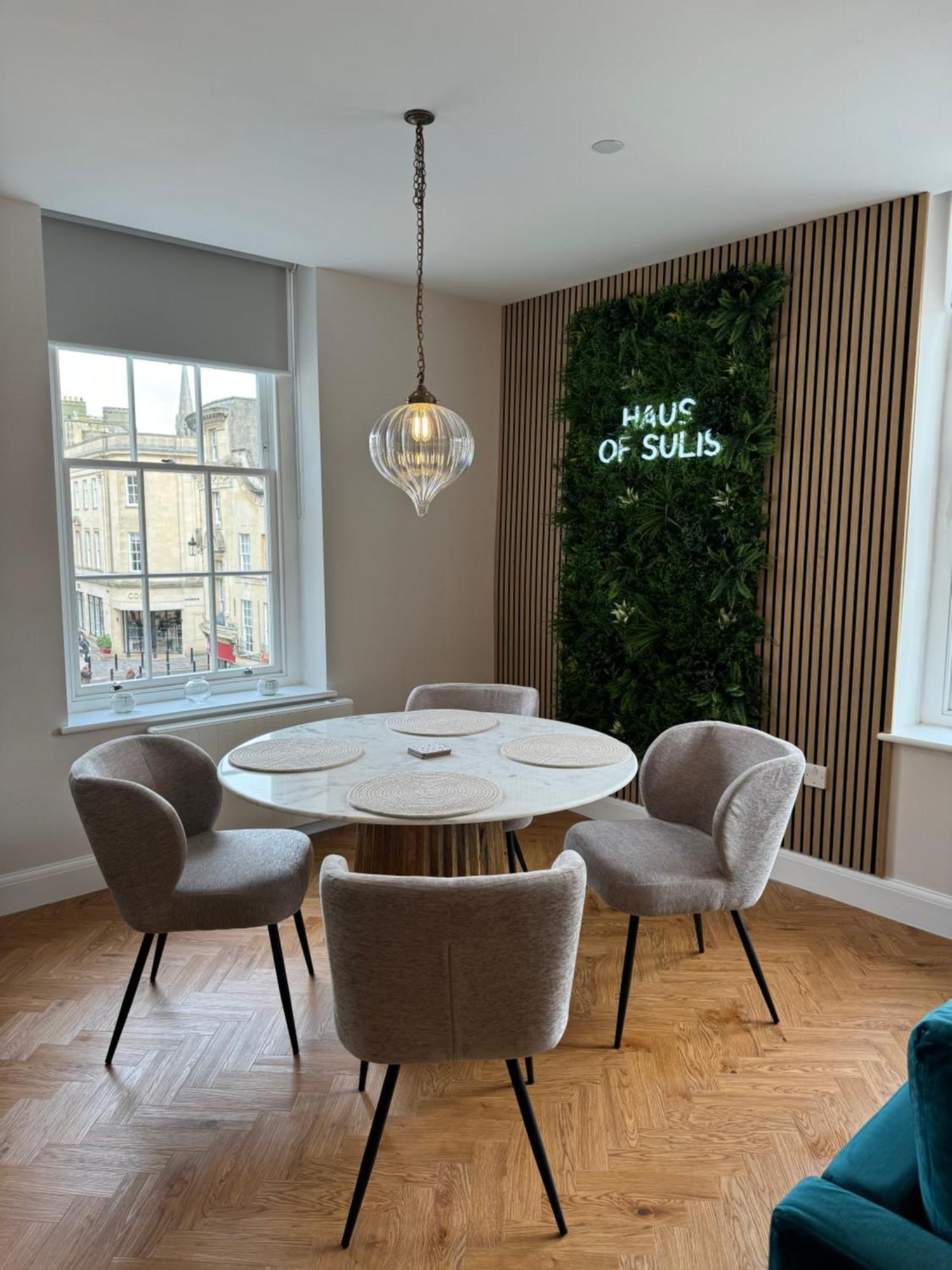 Haus Of Sulis, City Centre Apartment With Lift Access Bath Exterior foto